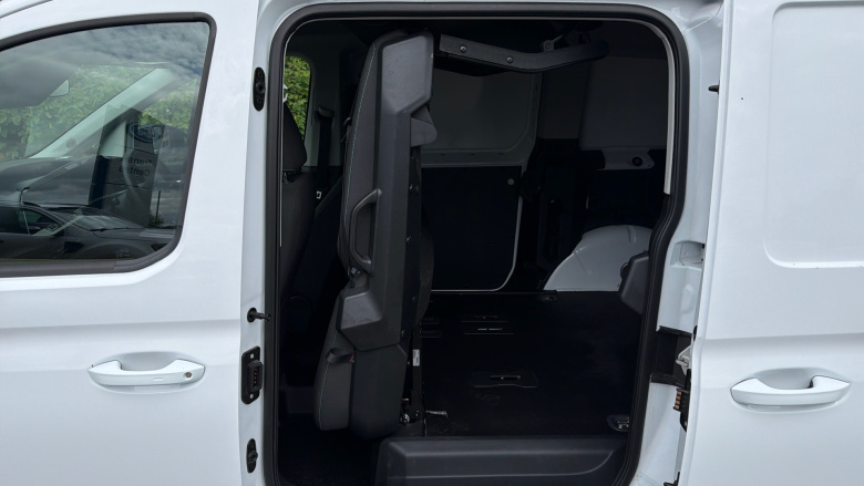Ford Transit Connect 250 L2 Petrol 1.5 EcoBoost PHEV 150 Active FlexCab Van Auto